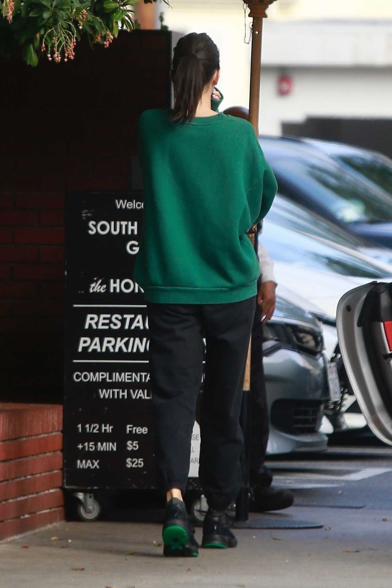 Kendall Jenner in a Green Sweatshirt Goes Shopping in Beverly Hills 12/24/2018 ...
