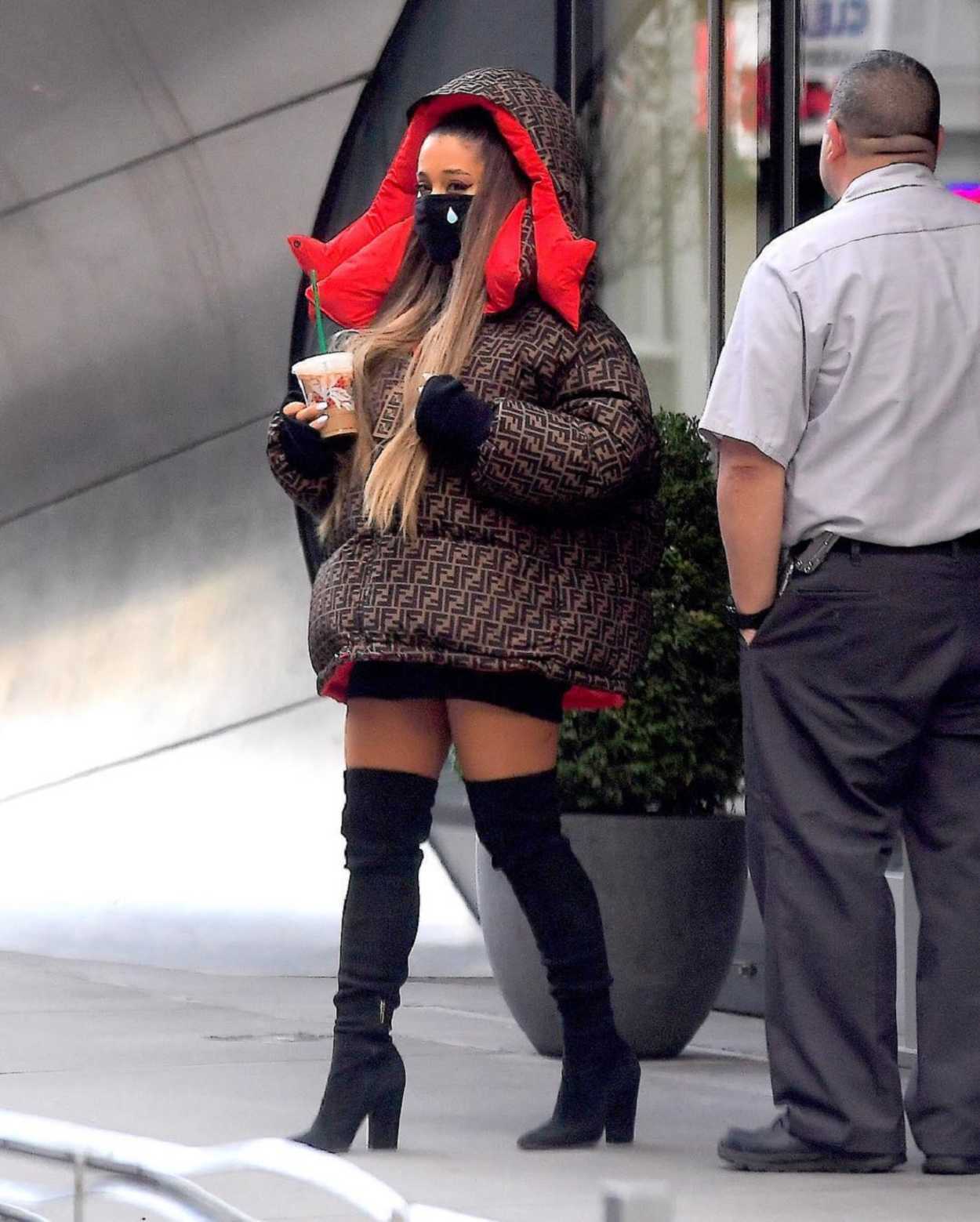 Ariana Grande in a Brown Fendi Puffer Jacket Was Seen Out in New York 01/01/2019 ...1250 x 1559