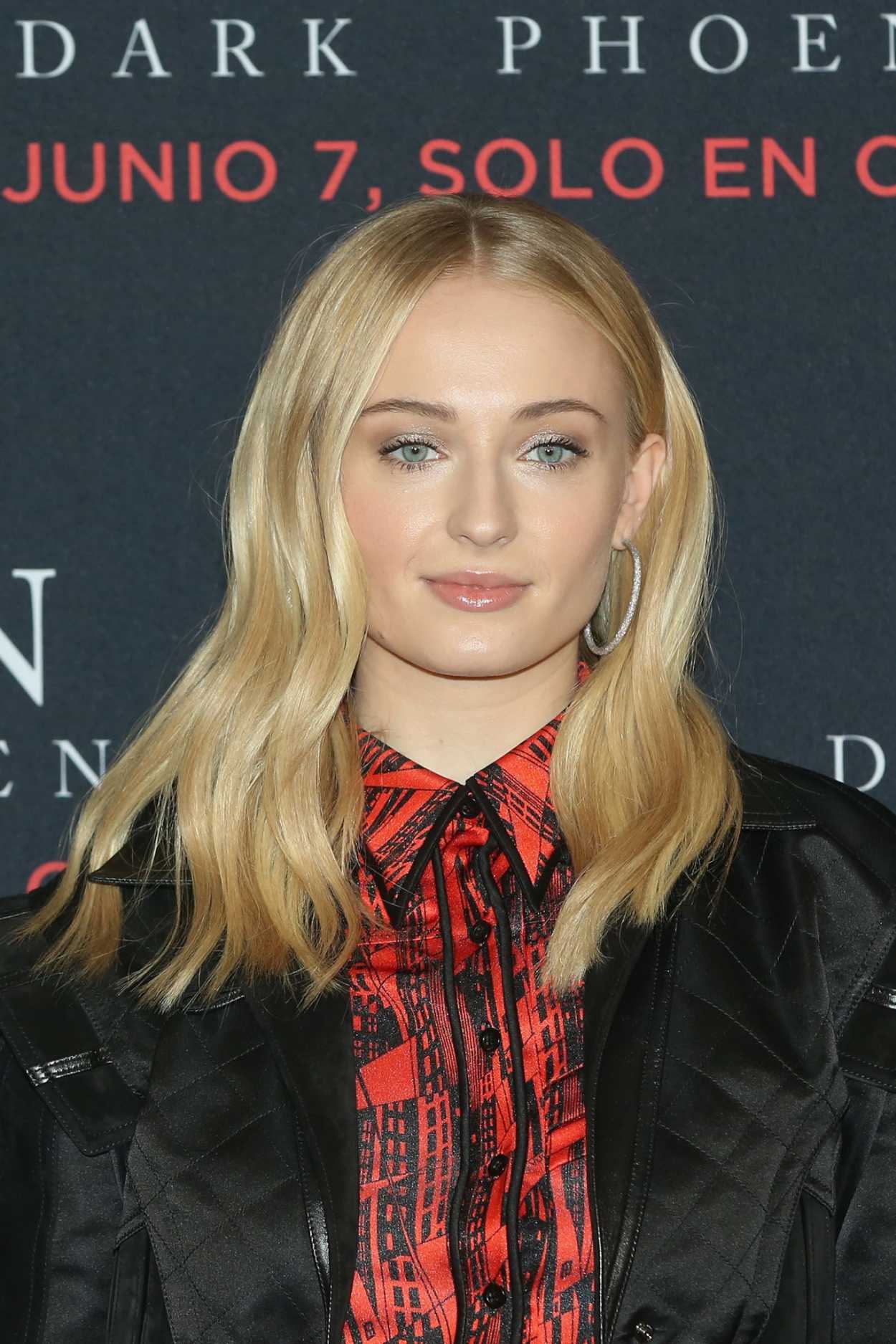 Sophie Turner Attends the X-Men: Dark Phoenix Press Conference at Four Season Hotel in ...1250 x 1875