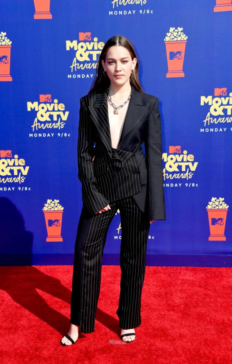 Victoria Pedretti Attends 2019 MTV Movie and TV Awards at Barker Hangar