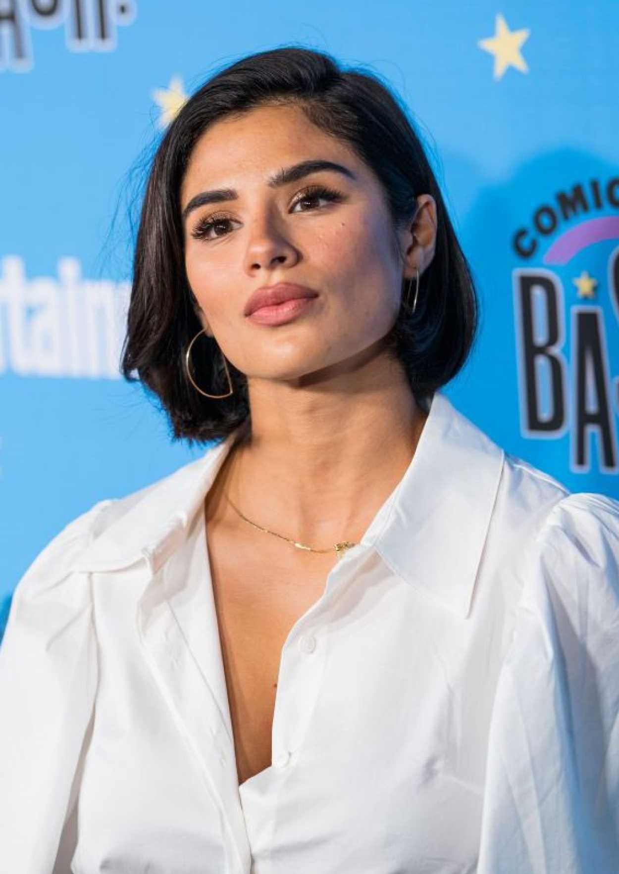 Diane Guerrero Style, Clothes, Outfits and Fashion 