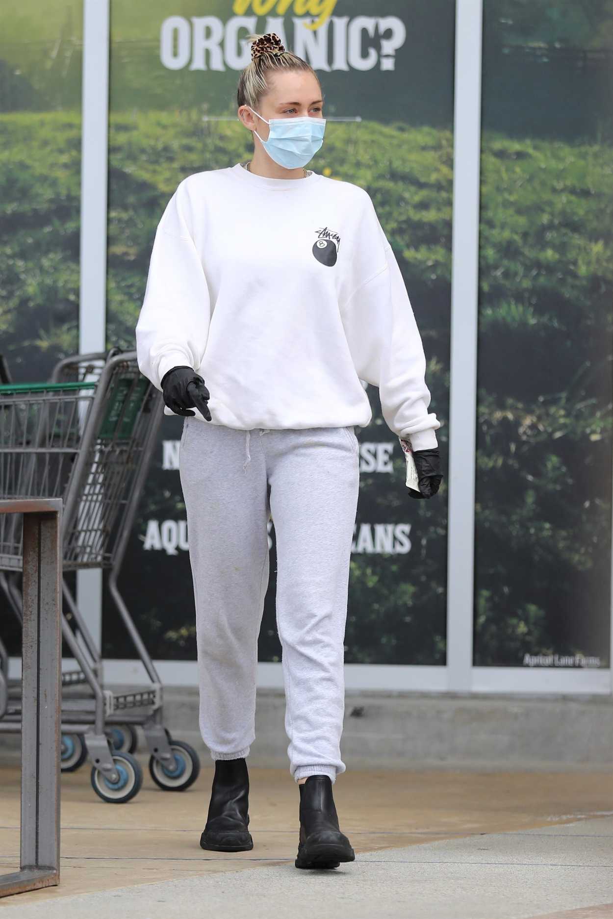 Miley Cyrus in a Surgical Face Mask Leaves Erewhon Market in Calabasas