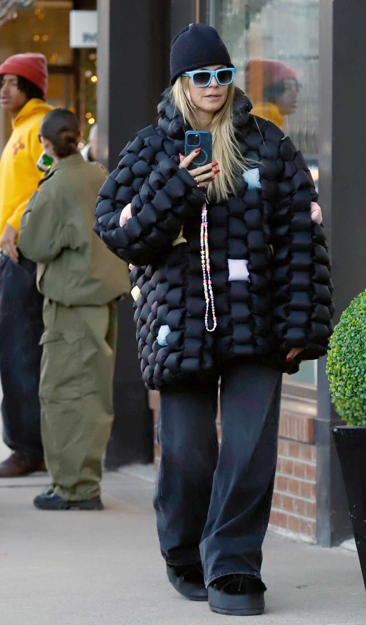 Heidi Klum In A Black Beanie Hat Was Seen Out In Aspen