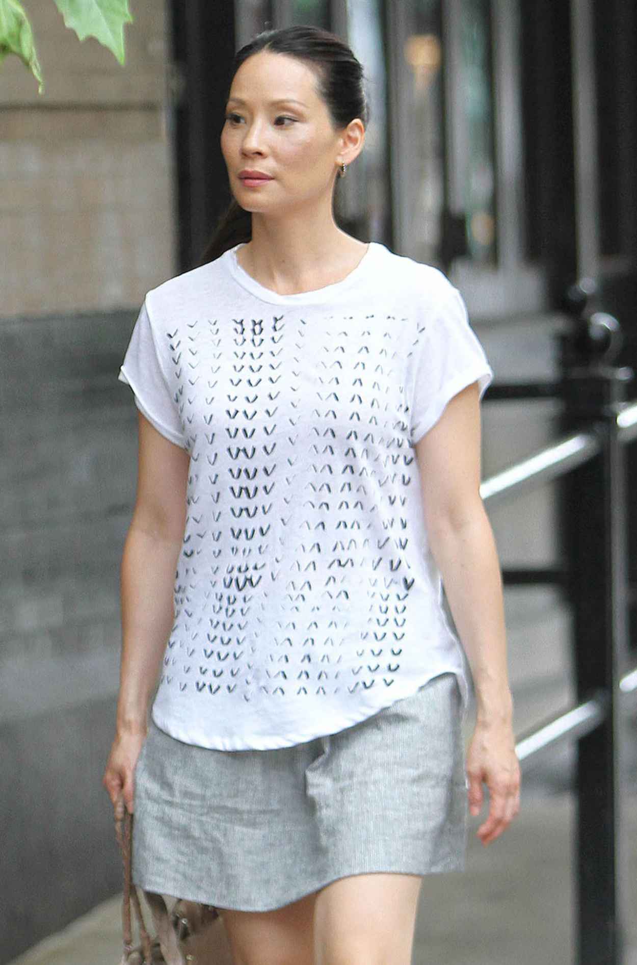 lucy-liu-casual-style-out-in-new-york-city-july-2014_6.jpg