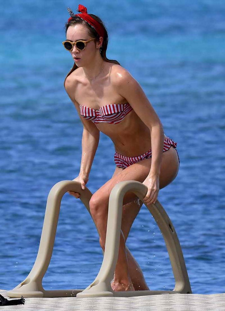 Suki Waterhouse in Bikini at the Beach in Barbados 12/29/2015-1