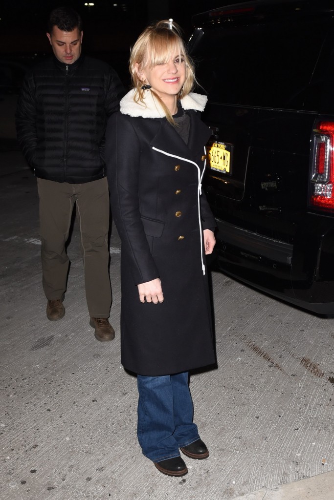 Anna Faris Arrives at JFK Airport in NYC 01/20/2016-2