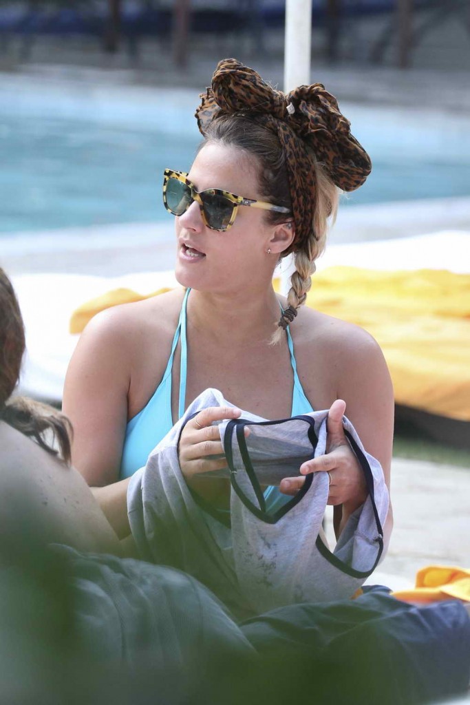 Caroline Flack in Bikini at a Poolside in Miami 01/02/2016-3