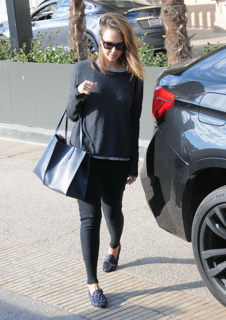 Jessica Alba Out in Beverly Hills 01/04/2016-4