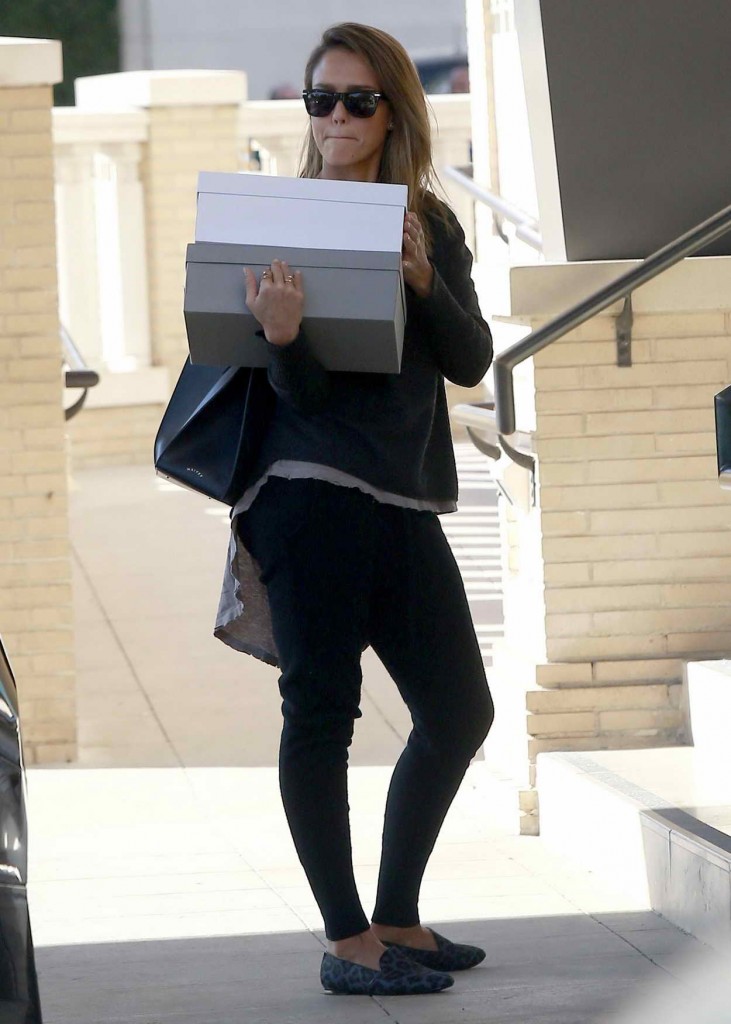 Jessica Alba Out in Beverly Hills 01/04/2016-5