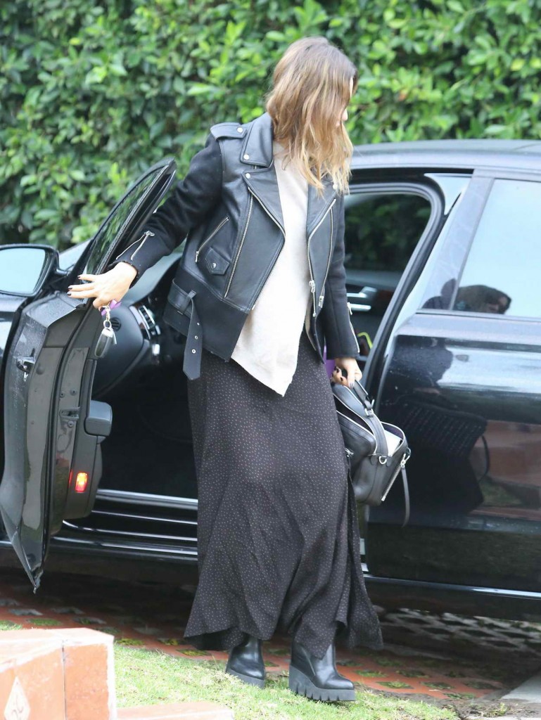 Jessica Alba Out in Beverly Hills 01/18/2016-3