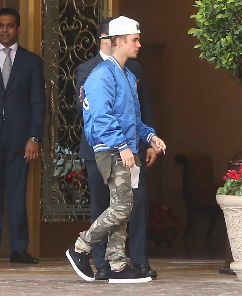Justin Bieber Outside the Montage Hotel in Beverly Hills 01/09/2016-5