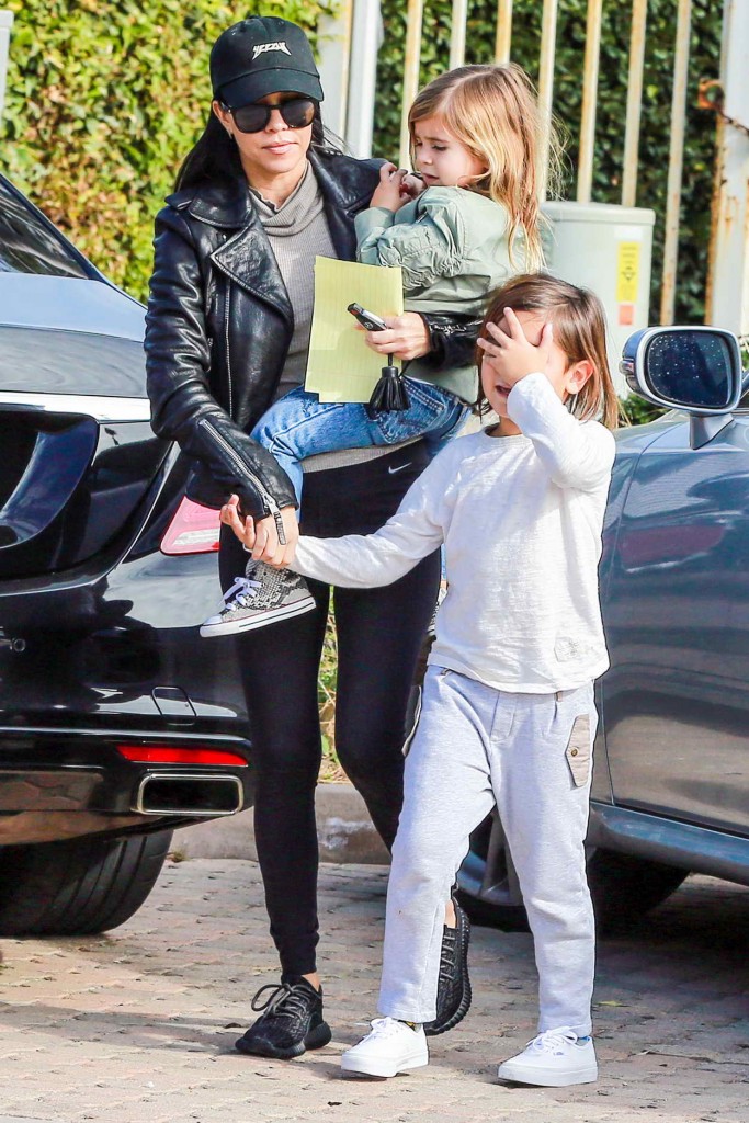 Kourtney Kardashian With Her Children Out in Pacific Palisades 01/04/2016-4