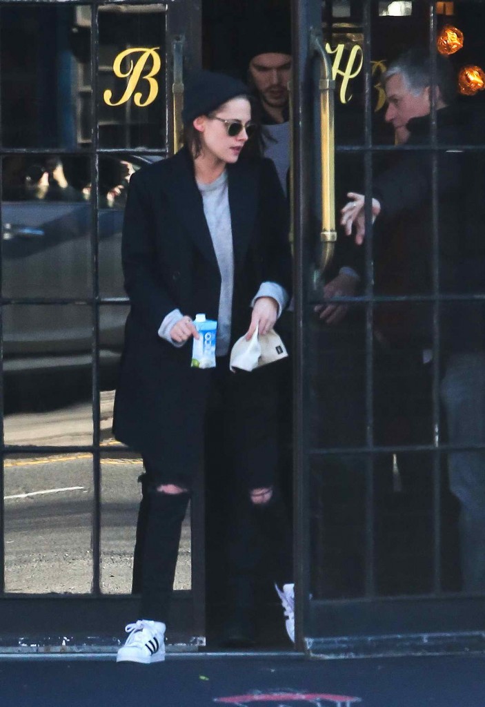 Kristen Stewart Leaving the Bowery Hotel in NYC 01/04/2016-1