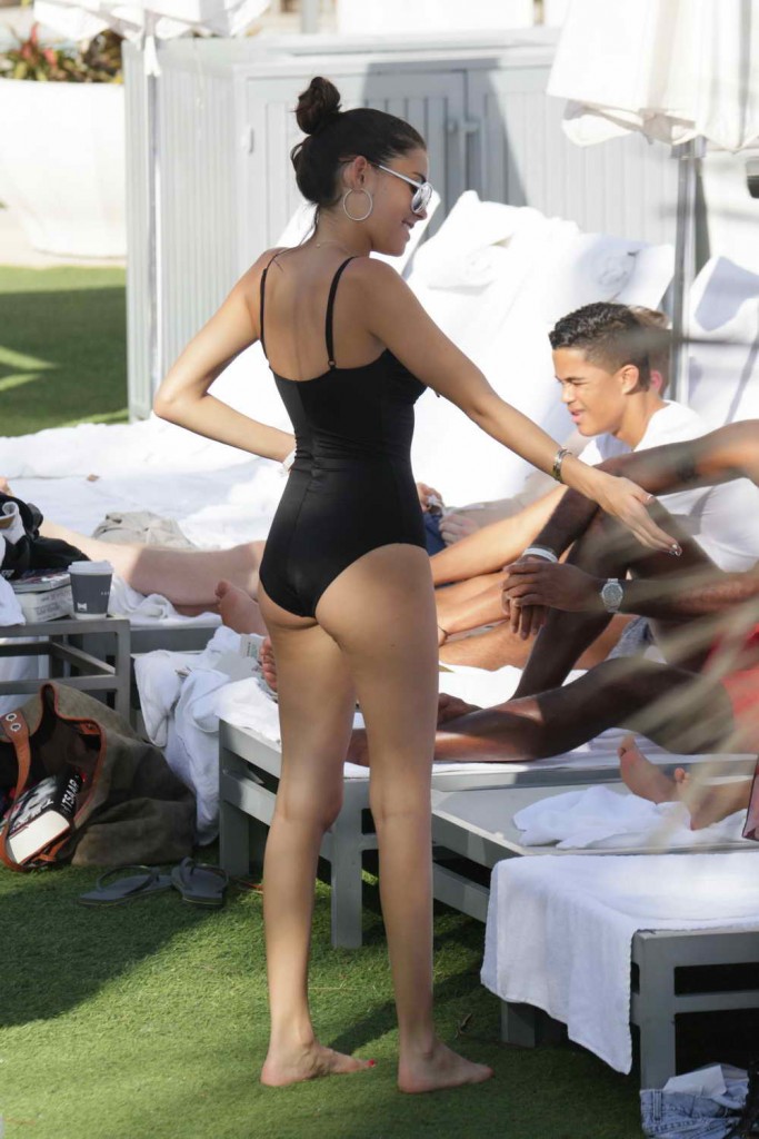 Madison Beer at the Beach in Miami 12/31/2015-2