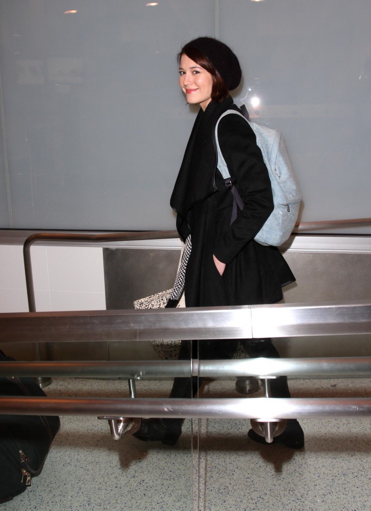 Mary Elizabeth Winstead at LAX Airport in Los Angeles 01/21/2016-1