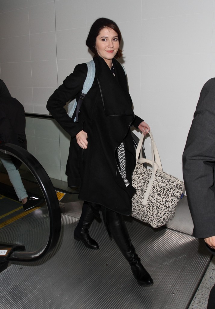 Mary Elizabeth Winstead at LAX Airport in Los Angeles 01/21/2016-2