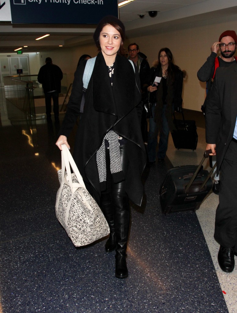 Mary Elizabeth Winstead at LAX Airport in Los Angeles 01/21/2016-3
