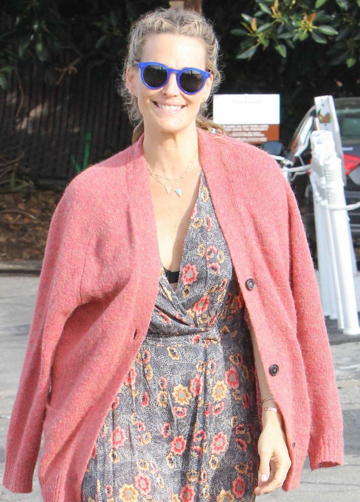 Molly Sims Out in Brentwood 01/15/2016-3