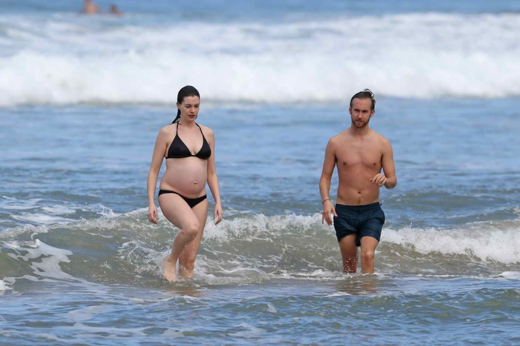 Pregnant Anne Hathaway Bikini in Hawaii 12/27/2015-4