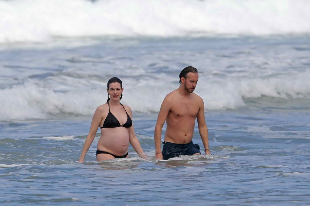Pregnant Anne Hathaway Bikini in Hawaii 12/27/2015-3