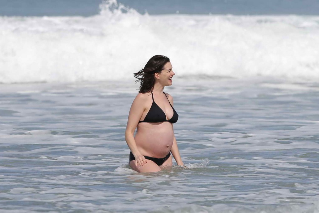 Pregnant Anne Hathaway Bikini in Hawaii 12/27/2015-5