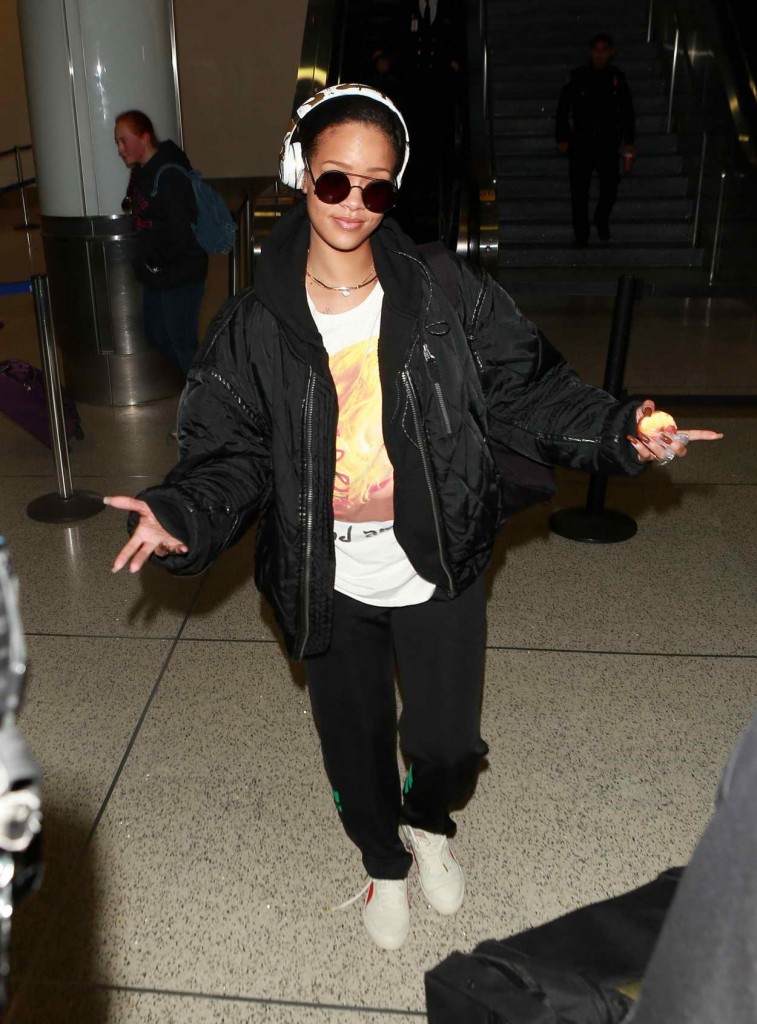Rihanna at LAX Airport in Los Angeles 01/08/2016-2