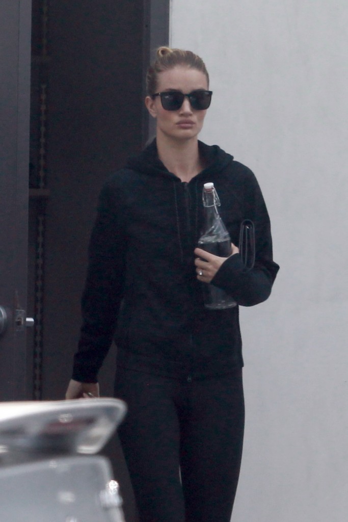Rosie Huntington-Whiteley Going to Workout at the Gym 01/19/2016-1