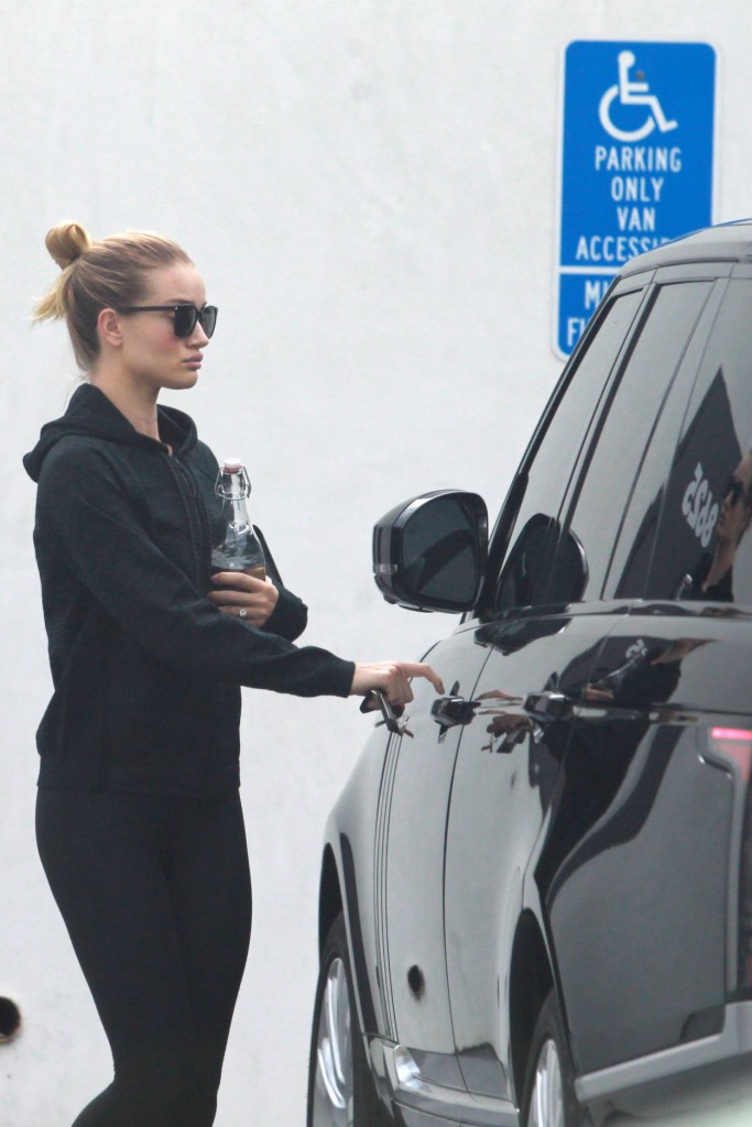 Rosie Huntington-Whiteley Going to Workout at the Gym 01/19/2016-5