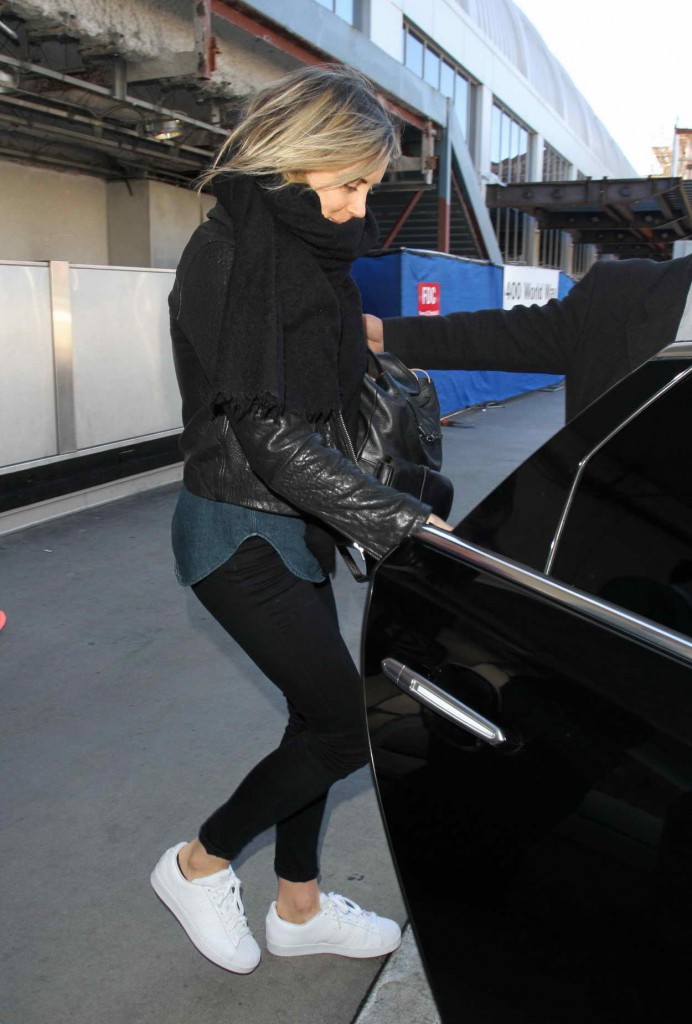 Taylor Schilling at LAX Airport in Los Angeles 01/07/2016-3