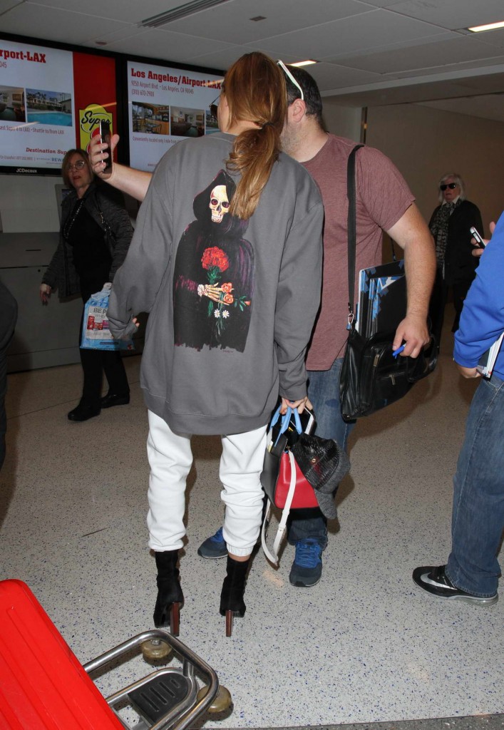 Hailey Baldwin at LAX Airport in Los Angeles 02/19/2016-5