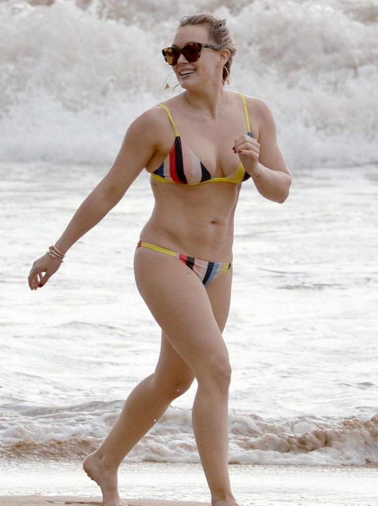Hilary Duff in Bikini at the Beach in Hawaii 02/04/2016-4