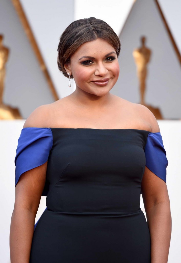 Mindy Kaling at 88th Annual Academy Awards in Hollywood 02/28/2016-5