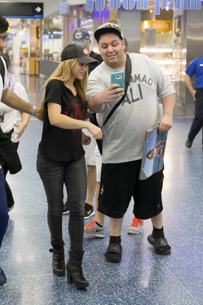 Shakira at Airport in Miami 02/24/2016-2