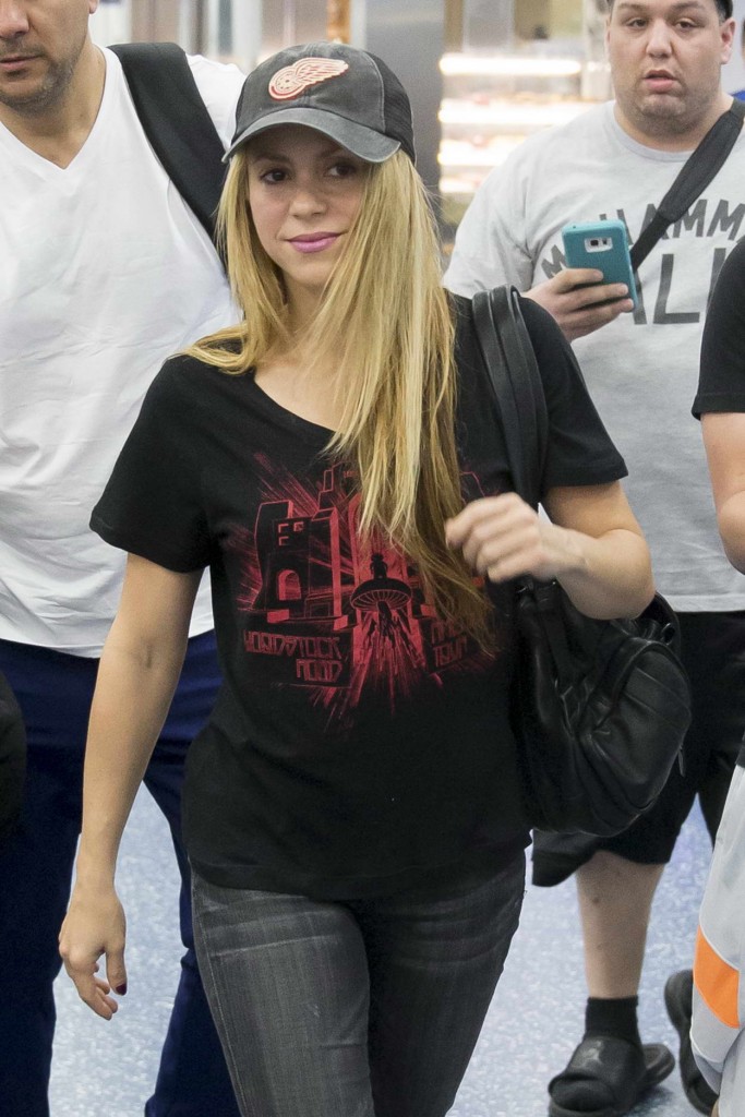 Shakira at Airport in Miami 02/24/2016-3