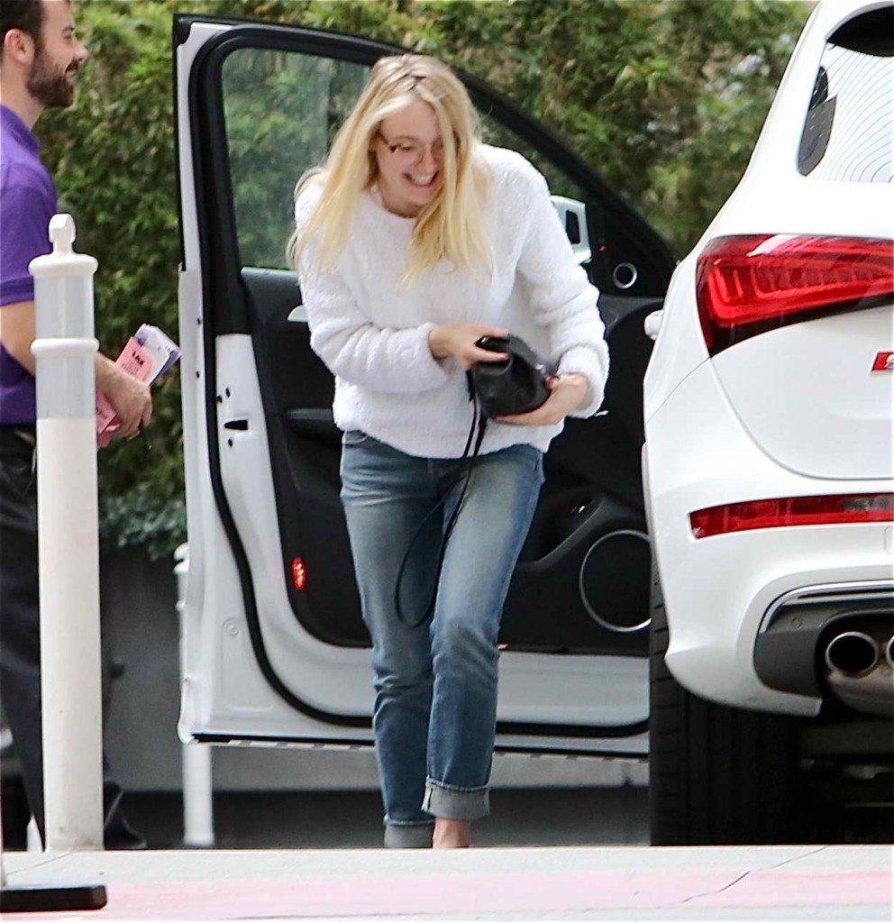 Dakota Fanning Out in Hollywood 03/05/2016-3