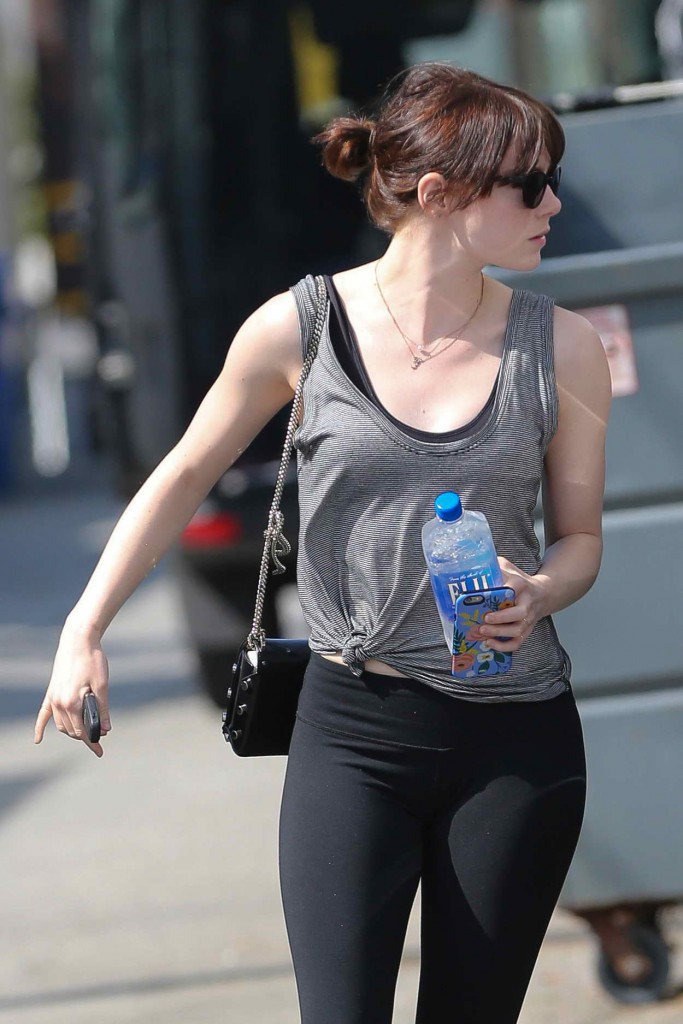 Emma Stone Arrives at the Gym in Los Angeles 03/01/2016-2