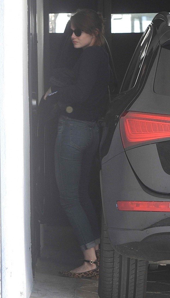 Emma Stone Parking in Beverly Hills 03/08/2016-2