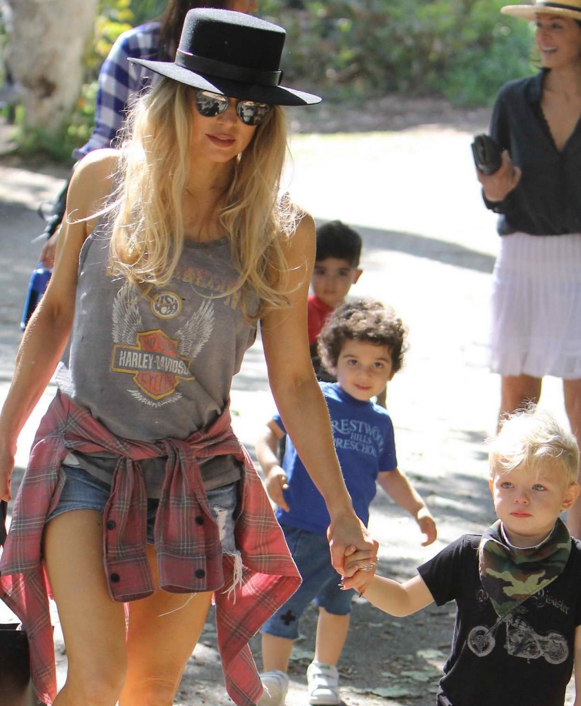Fergie With Her Family at a Park in Brentwood 03/17/2016-1
