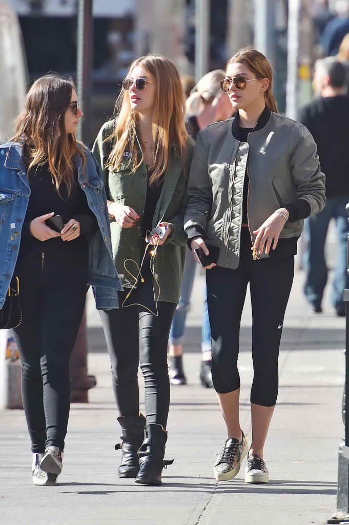 Hailey Baldwin With Friends Out in New York City 03/11/2016-3