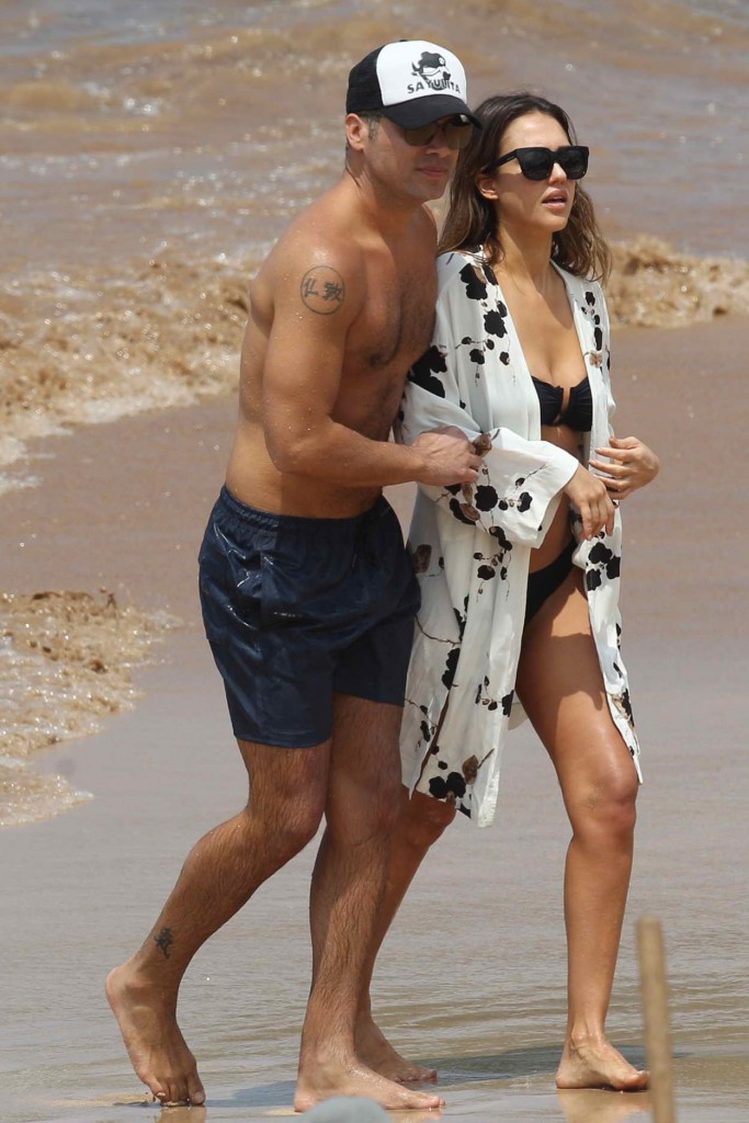 Jessica Alba at the Beach in Maui 03/23/2016-4