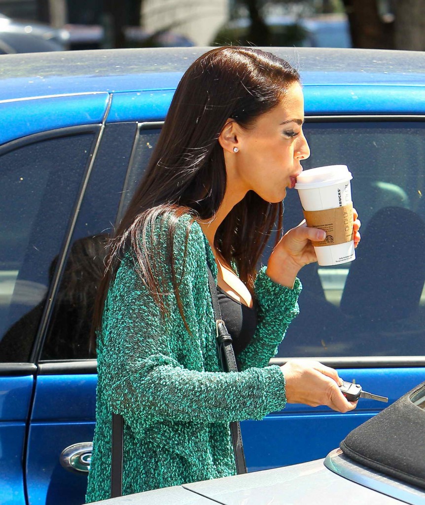 Jessica Lowndes Getting Coffee in Studio City 03/29/2016-5