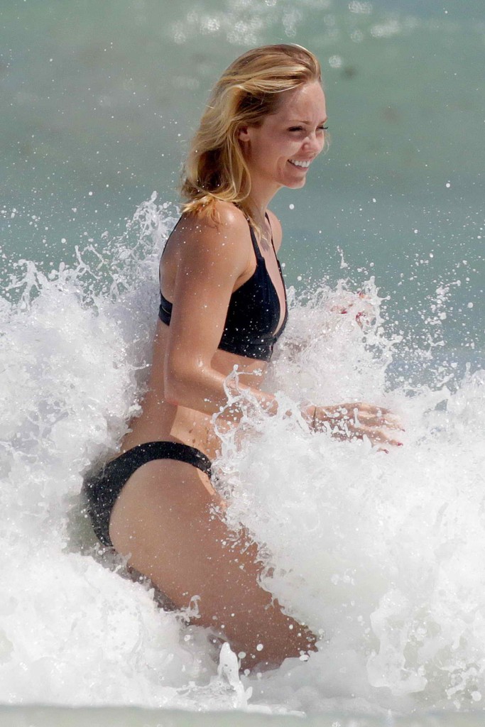 Laura Vandervoort in Bikini at the Beach in Mexico 03/28/2016-2