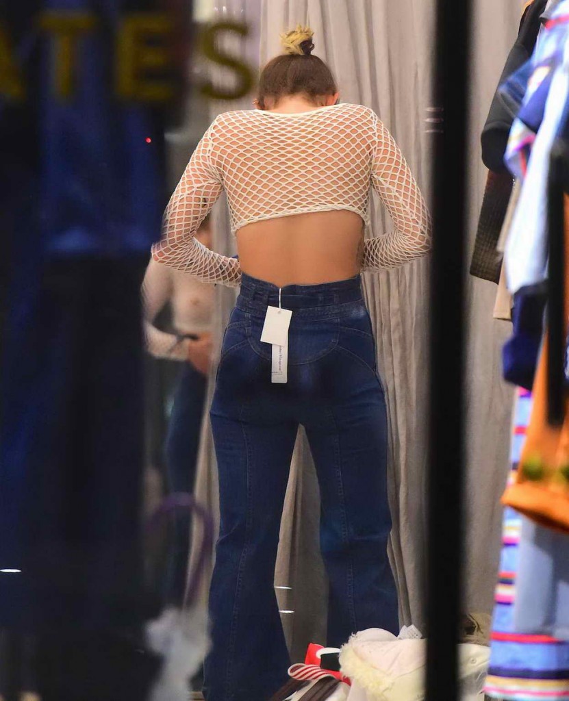Miley Cyrus Shopping in Soho 02/29/2016-3