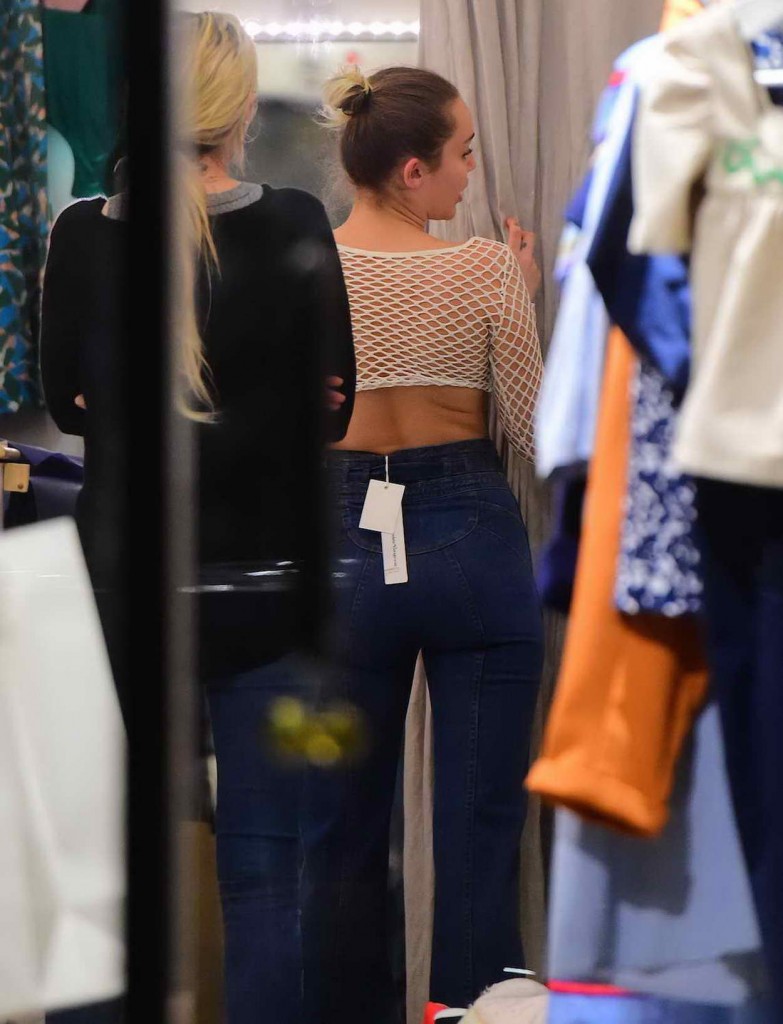 Miley Cyrus Shopping in Soho 02/29/2016-4