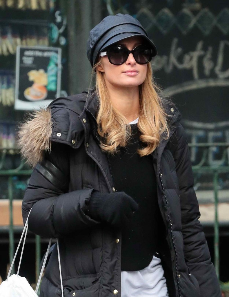 Paris Hilton Shopping at the Apple Storein New York 03/05/2016-2