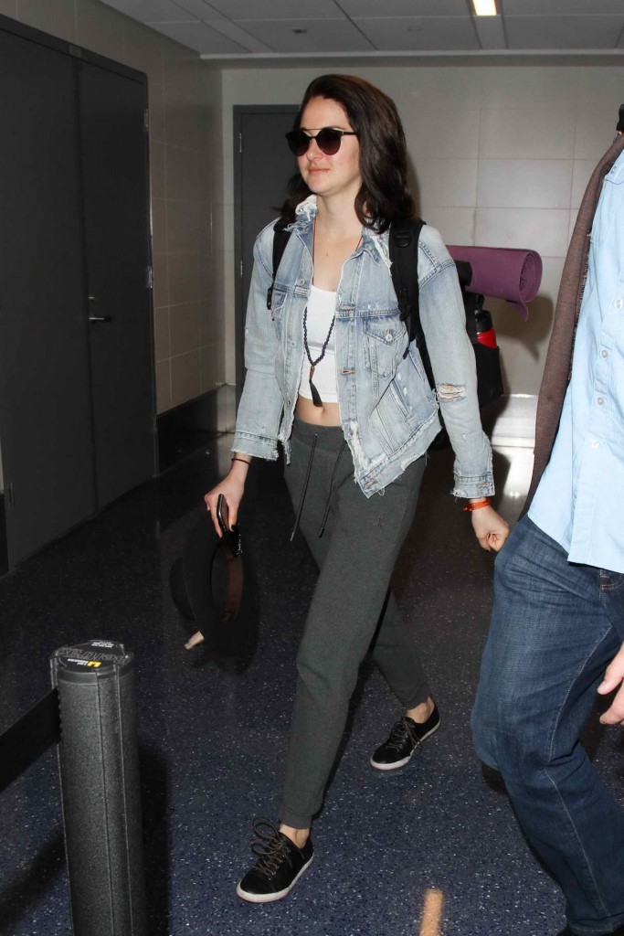 Shailene Woodley at LAX Airport in Los Angeles 03/10/2016-1