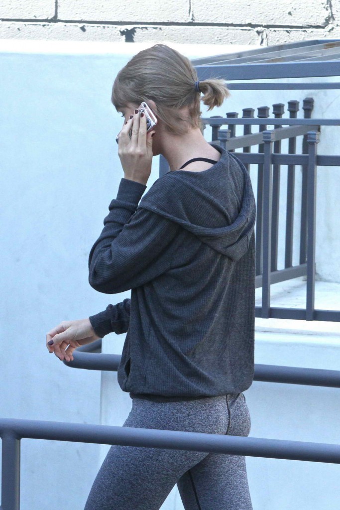 Taylor Swift Heading to a Pilates Class in West Hollywood 03/25/2016-1