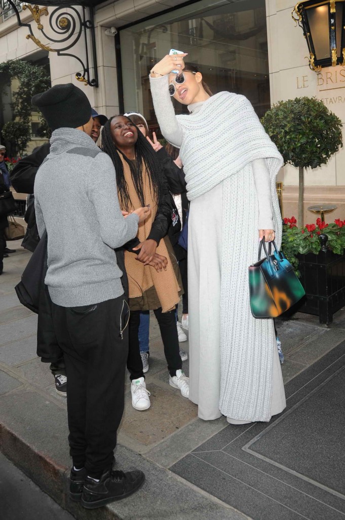 Zendaya Leaving Her Hotel in Paris 03/08/2016-4