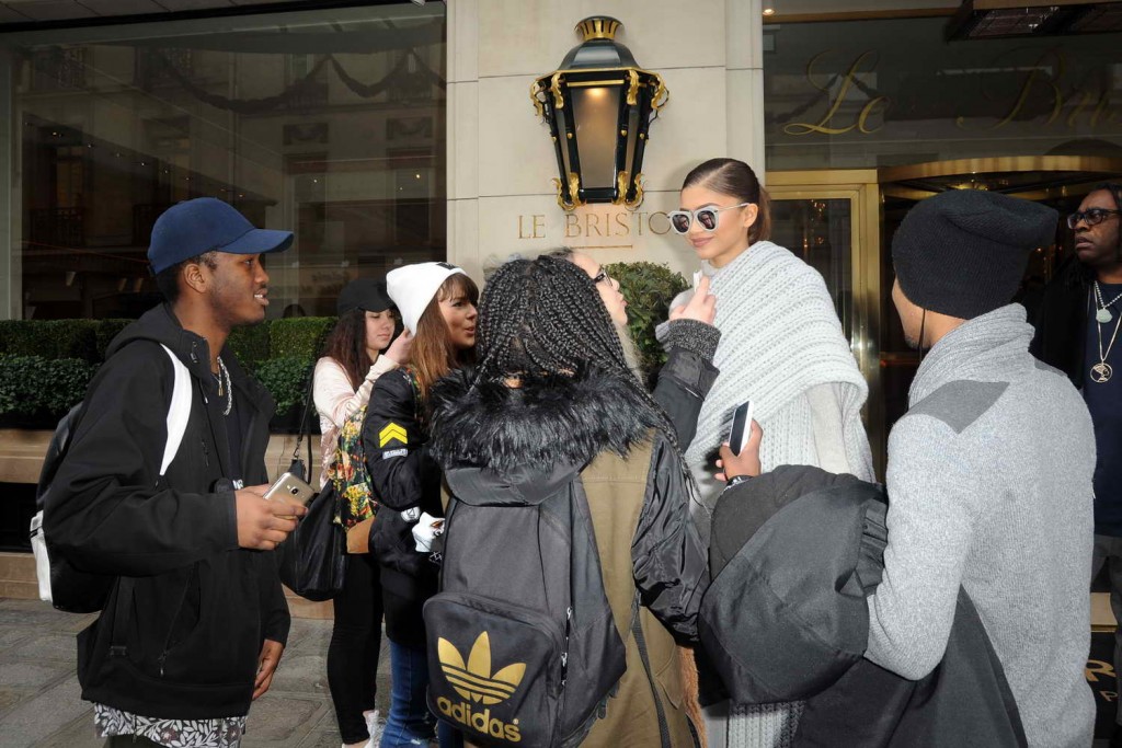 Zendaya Leaving Her Hotel in Paris 03/08/2016-5