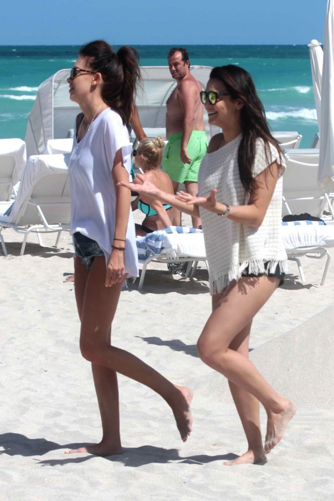 Andi Dorfman Was Seen at the Beach in Miami With a Friend 04/18/2016-5
